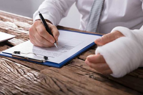Workers’ Compensation vs. Personal Injury Claims: What’s the Difference?